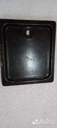 Дверца под монетоприемник и второй отсек