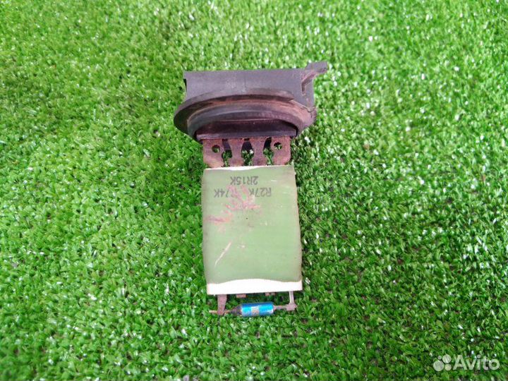 Резистор отопителя печки реостат Mitsubishi Colt