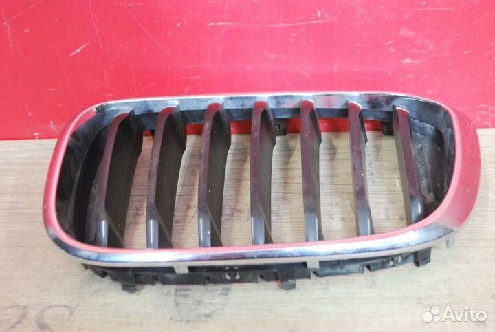 Решетка радиатора передняя левая Bmw X3