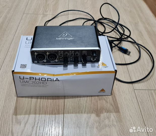 Внешняя звуковая карта Behringer U-Phoria UMC202HD