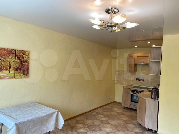 2-к. квартира, 40 м², 1/10 эт.