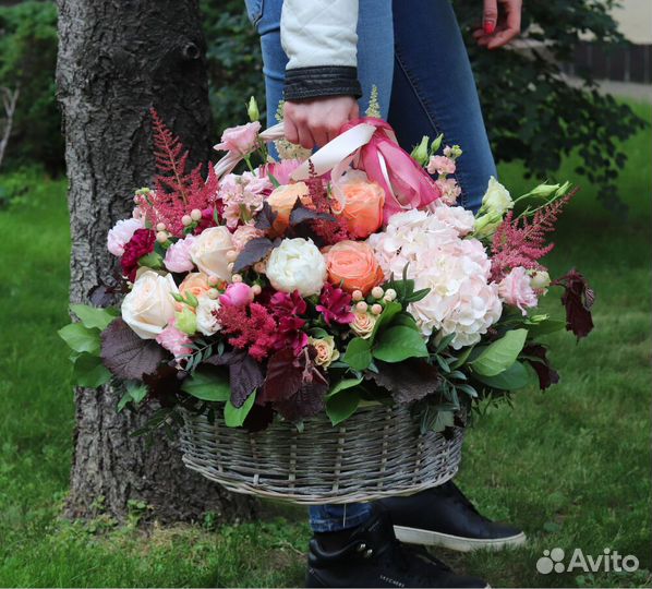 Букеты и композиции с гортензией и пионами