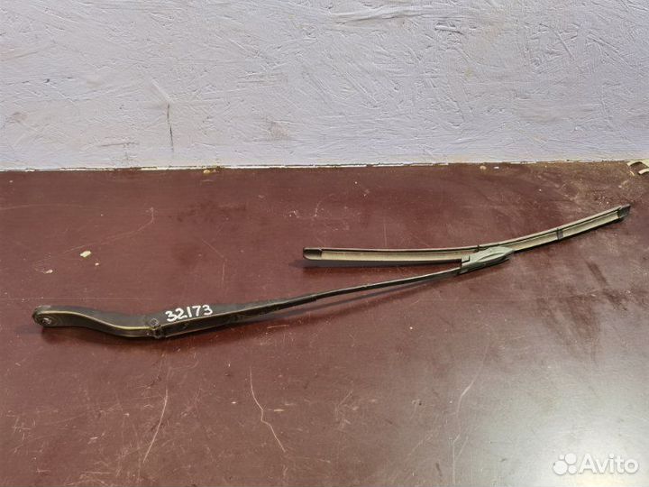 Поводок дворника передний правый Renault Duster 2