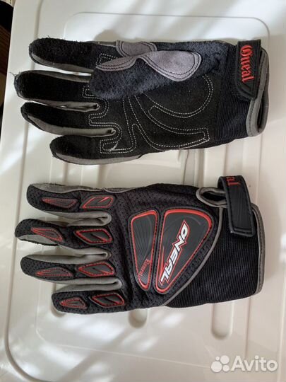 Вратарские перчатки