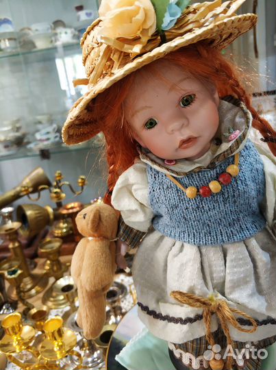 Коллекционная фарфоровая кукла