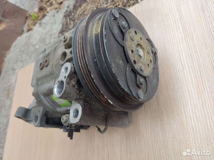 Компрессор кондиционера Subaru 73110AE050