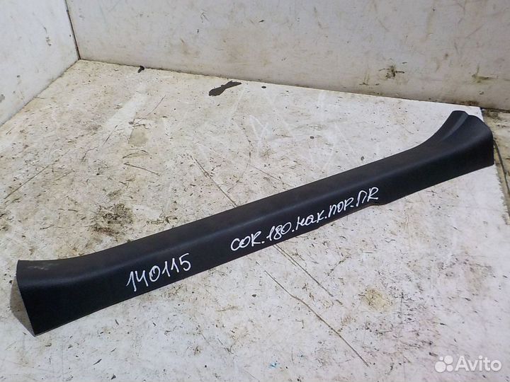 Накладка на порог передняя правая Toyota Corolla