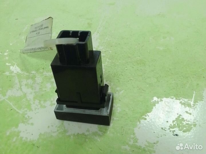 Кнопка включения задних птф SsangYong Rexton Y200