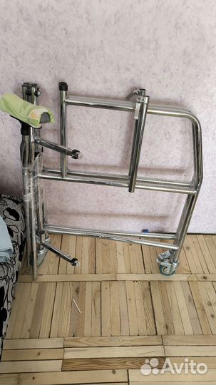 Ходунки для инвалидов на колесах с сидушкой