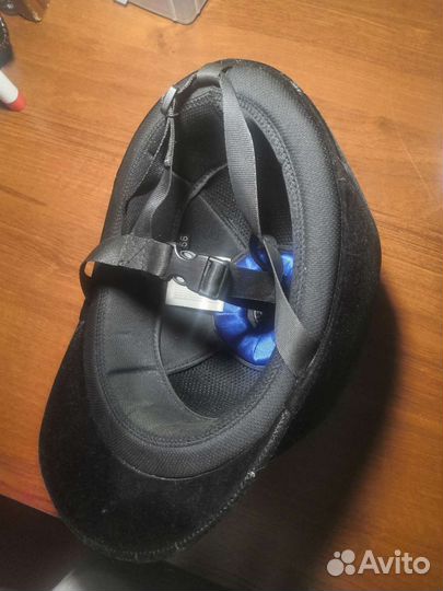 Каска для конного спорта