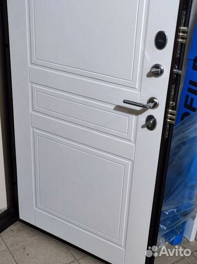 Дверь входная металлическая