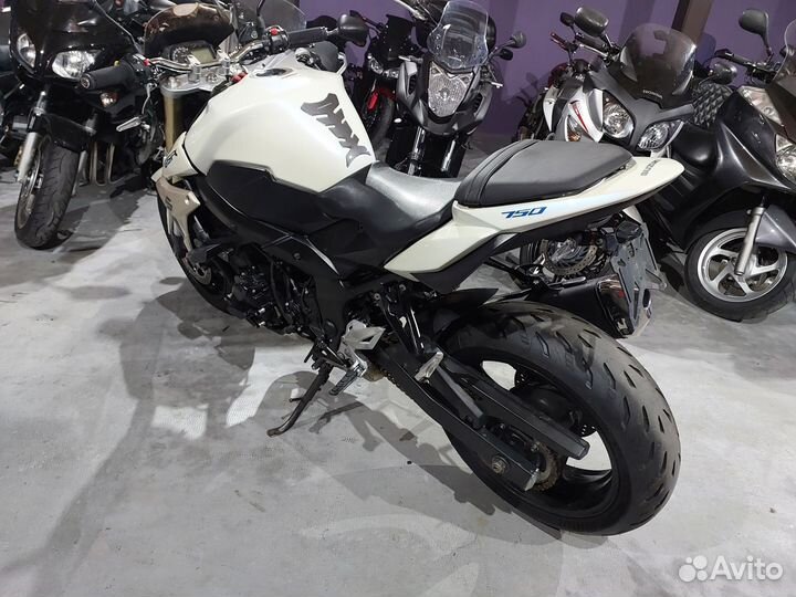 Suzuki GSR750