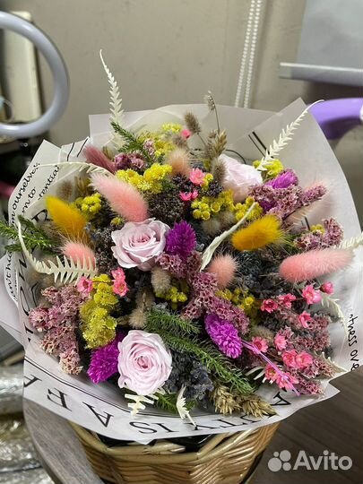 Букет из сухоцветов и стабилизированных цветов