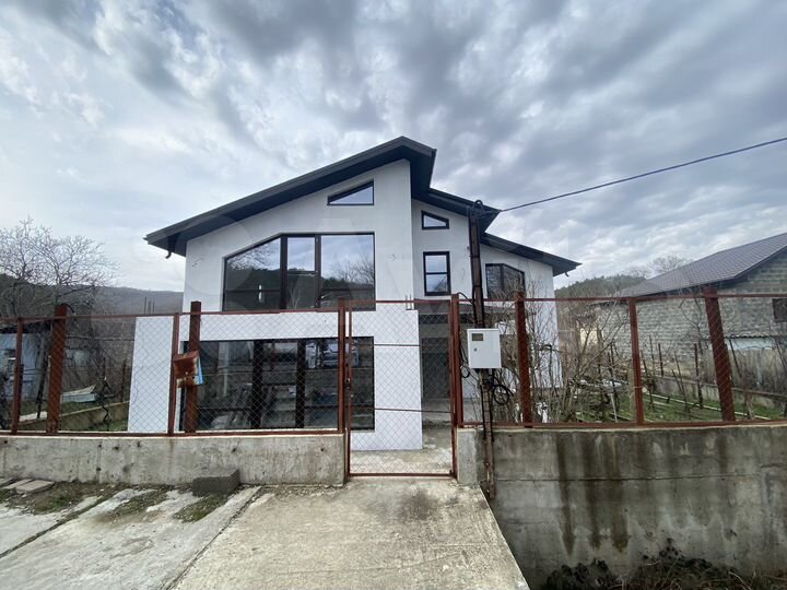 Дом 225,9 м² на участке 6 сот.