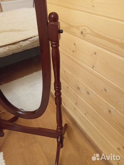 Классическое напольное зеркало