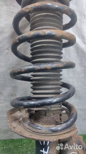 Стойка амортизатора передняя правая Land Rover Fr