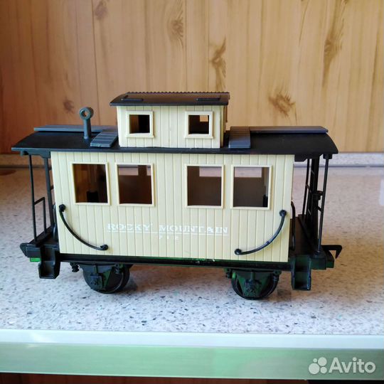 Вагон от игрушечной ж/д пластик