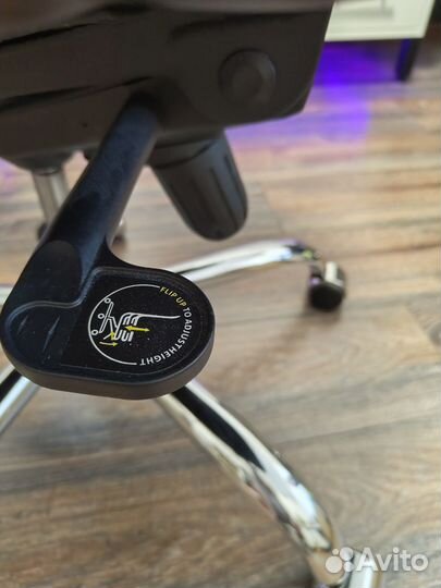 Компьютерное кресло руководителя