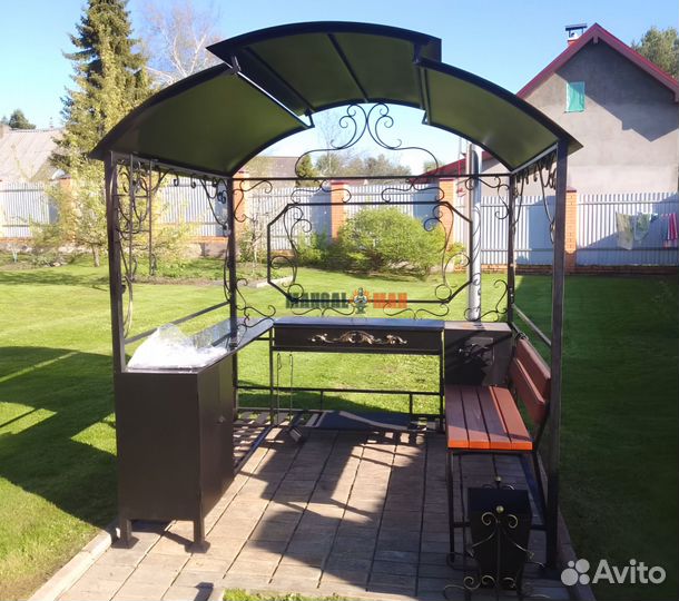 Мангал с крышей