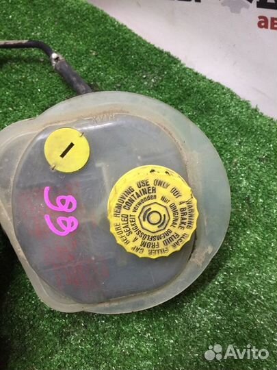 Главный тормозной цилиндр Audi A6 универсал 2.5