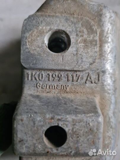 Крепление кпп Volkswagen Touran 1 1.6 2003