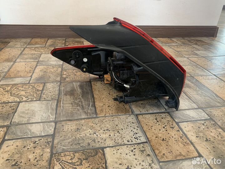 Задний правый фонарь на X-Ray