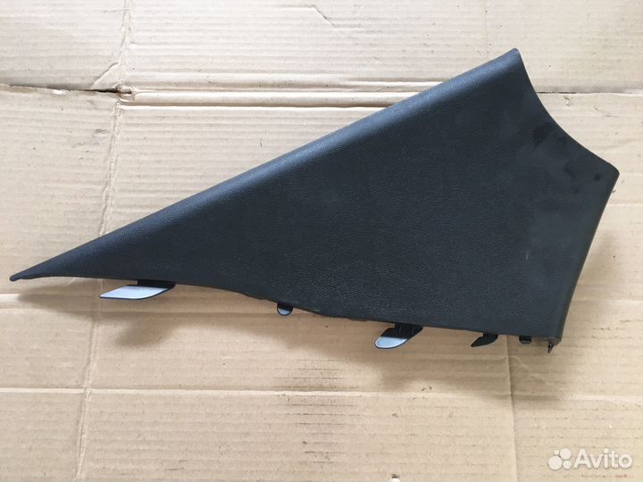 Обшивка задней стойки Hyundai Solaris 1 (5541)