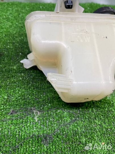 Расширительный бачок Toyota Rav4 xa40 xa45