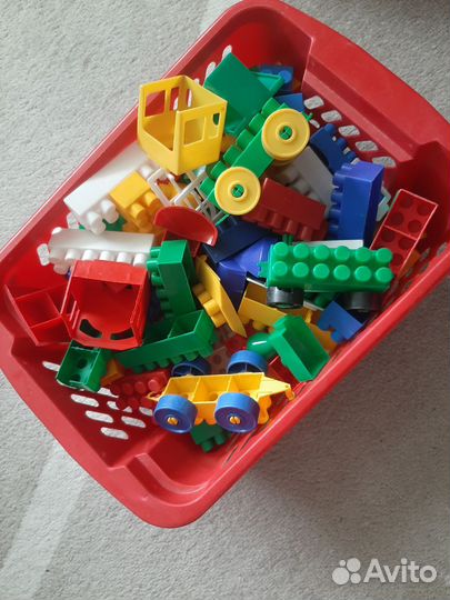 Конструктор для малышей с крупными деталями