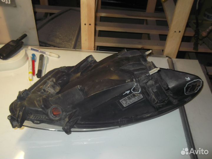 Фара левая Nissan Note E11 2006-2013