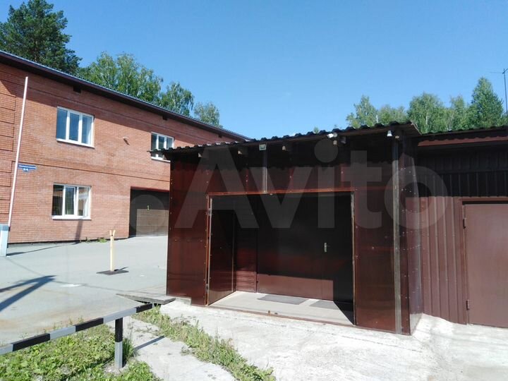 Гараж, > 30 м²