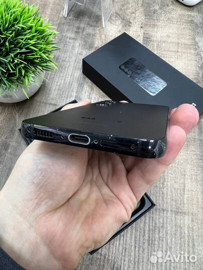 Samsung Galaxy S22, 8/256 ГБ