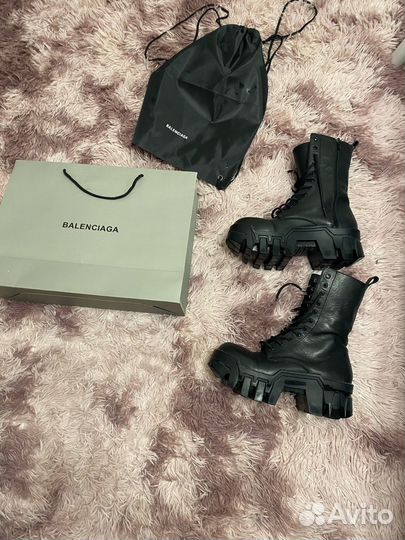 Balenciaga bulldozer на руках