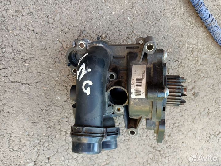 Помпа с термостатом Фольксваген Пассат сс