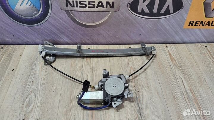 Стеклоподъемник перед Nissan NP300 Прав
