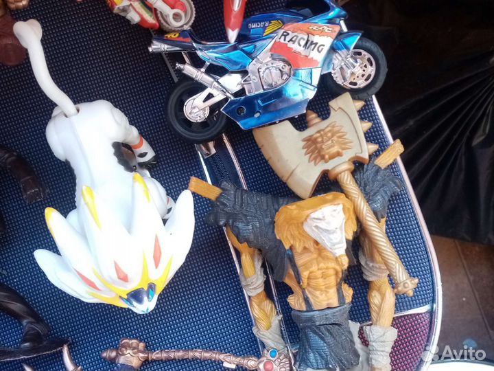 Клоун и игрушки