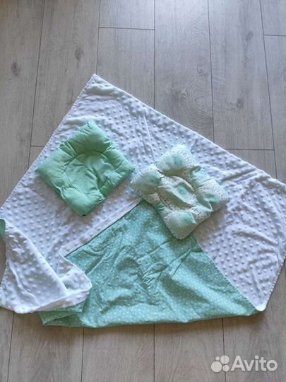 Одеяло (плед) и подушечки для малыша