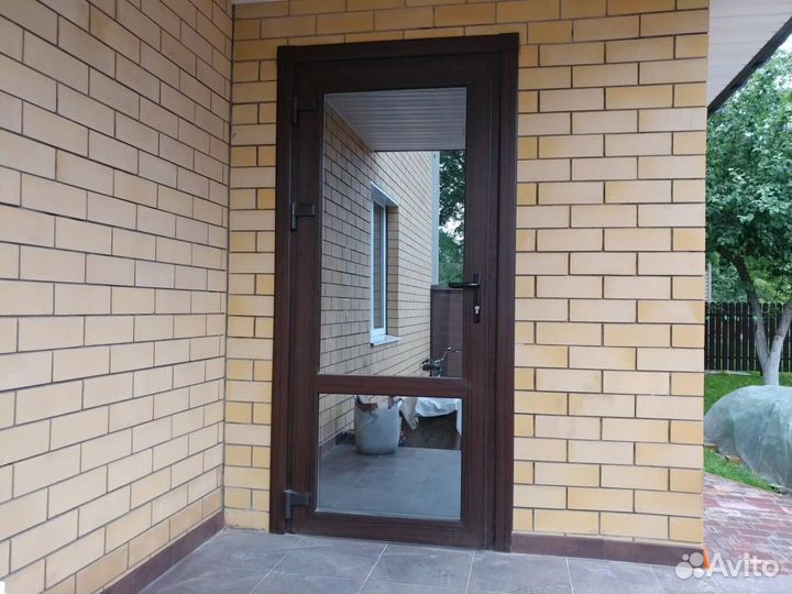 Входная дверь пластик