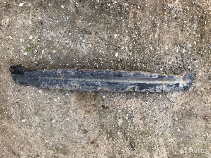 Балка подрадиаторная Audi Q7 2005 2015