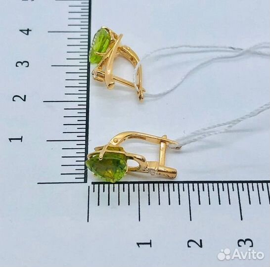 Золотые серьги с камнем