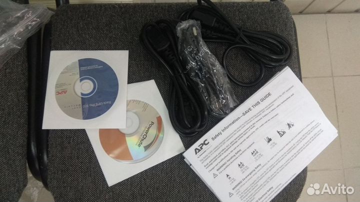Бесперебойник APC Back-UPS Pro 900