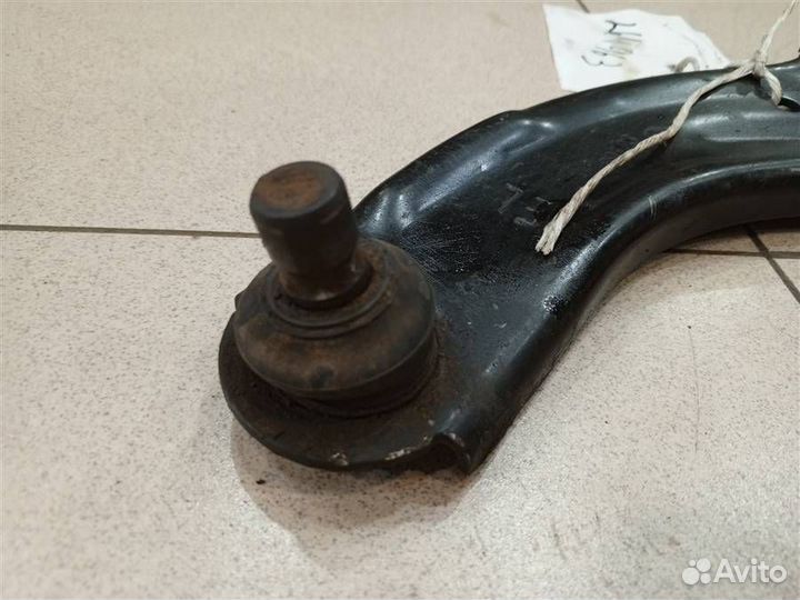 Рычаг передний поперечный нижний левый Nissan Tii