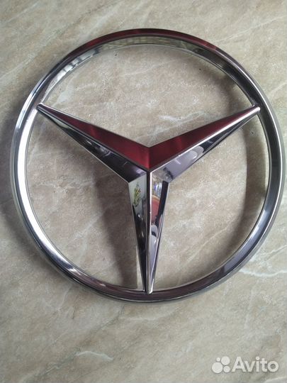 Эмблема на решетку Mercedes