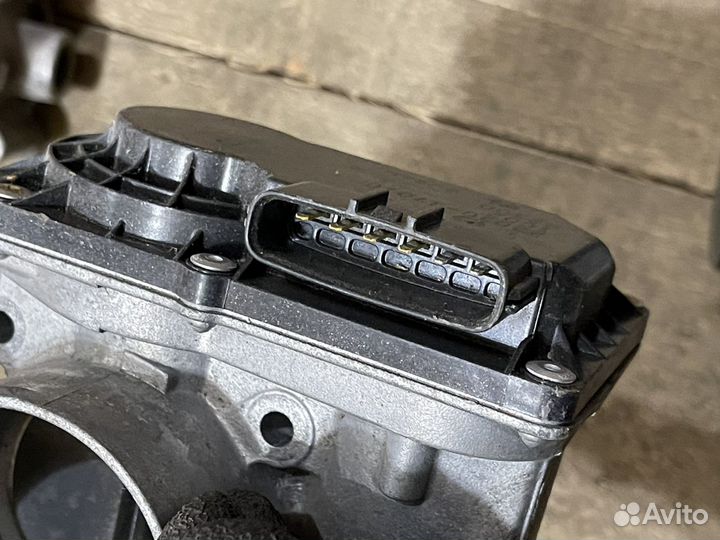 Дроссельная заслонка Toyota Corolla 150