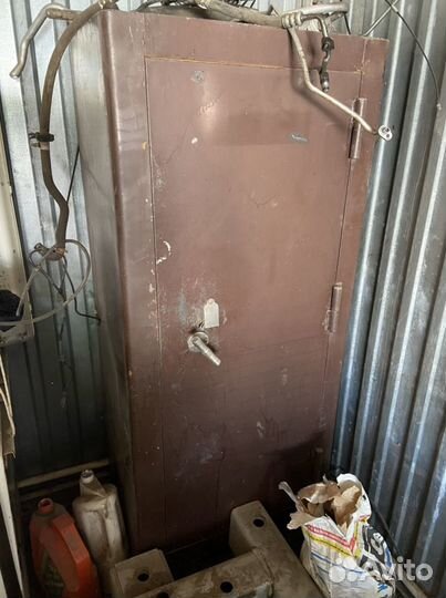 Сейф металлический