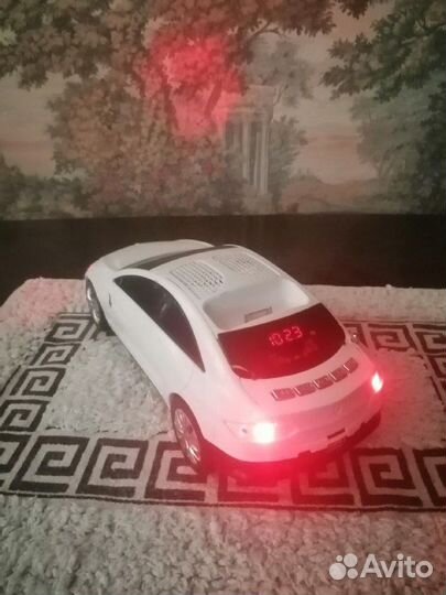 Радиоприемник, радио в виде машины