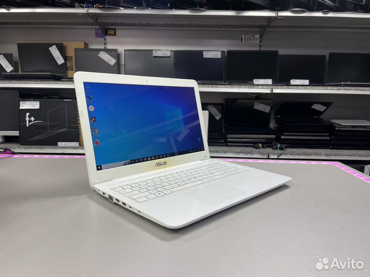 Ноутбук Asus X556U