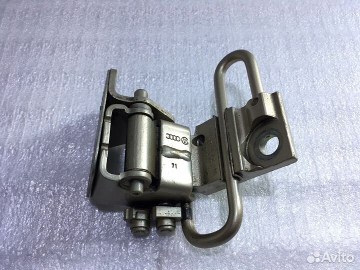 Петля двери Volkswagen Bora зад право низ