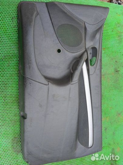 Обшивка карта двери передняя правая Ford Focus 1