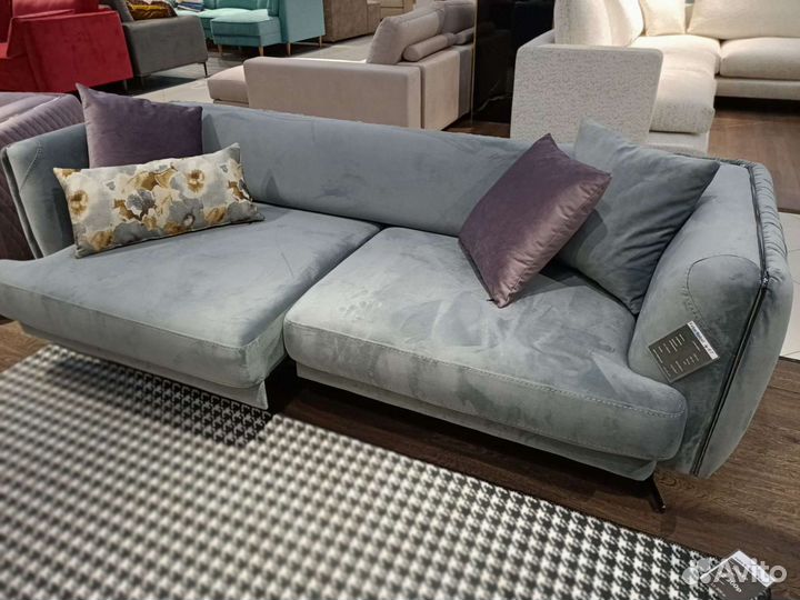 Диван на ножках серый велюр Италия